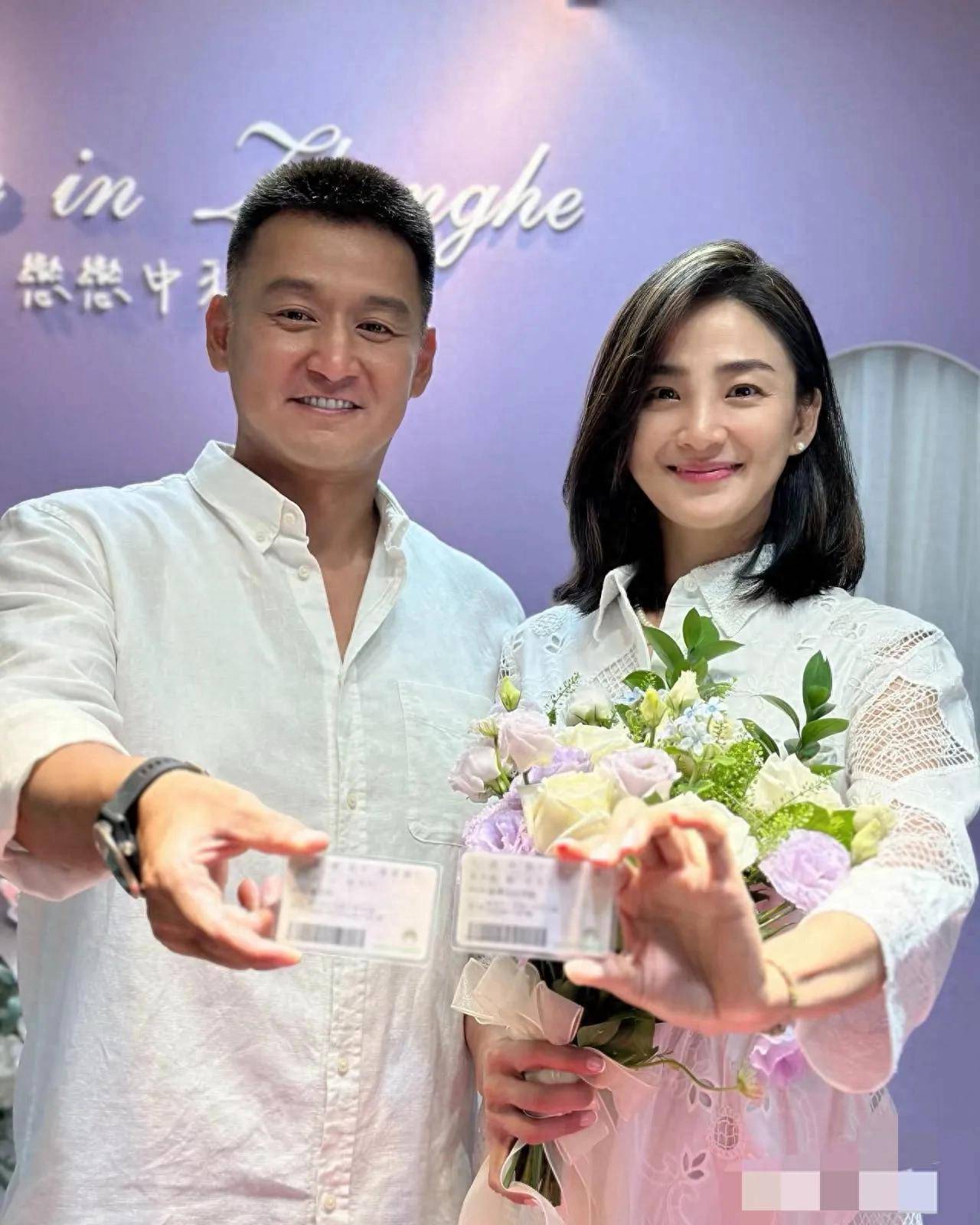 铃官宣结婚和怀孕,双喜临门,老公帅气有点神似杨旭文