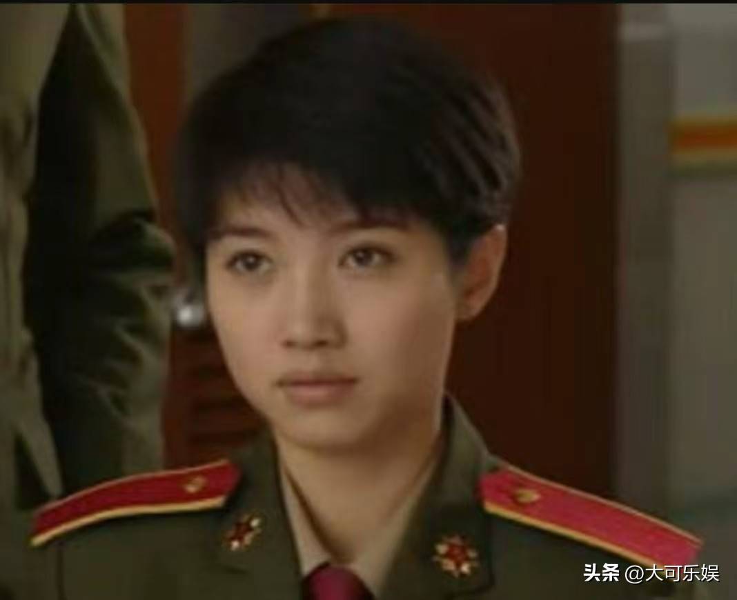 或许成为一名演员就能够摆脱自己原生家庭给她带来的痛苦,毕竟没有爱