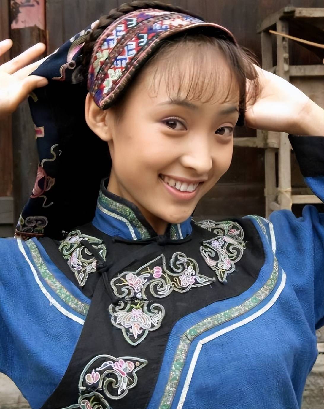 因出演《血色湘西》开始崭露头角.她曾是我国影视女演员