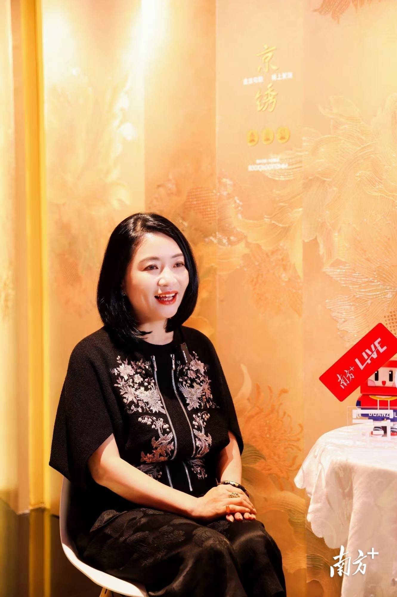 迪丽热巴"金鹰女神"战袍亮相广州设计周!"高定女王"郭培分享美学理念