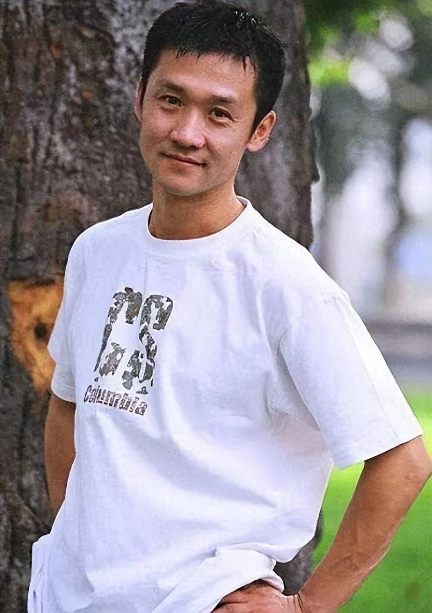 原创黄志忠离婚后忍不住流泪想儿子想得睡不着53岁仍单身