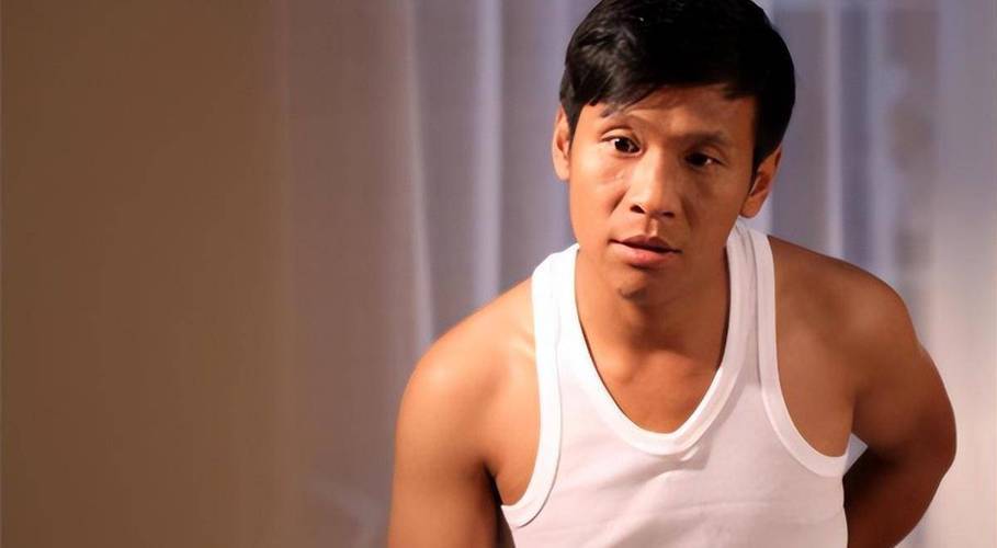 与原配结婚七年,成名后却立马离婚娶美女粉丝,宋小宝如今怎样?