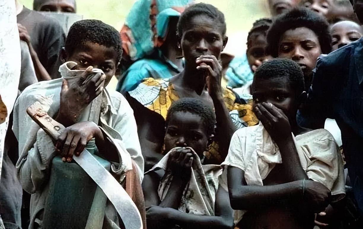 19岁中国女孩痴恋34岁黑人大叔,不惜远嫁非洲,被排挤后带娃回国