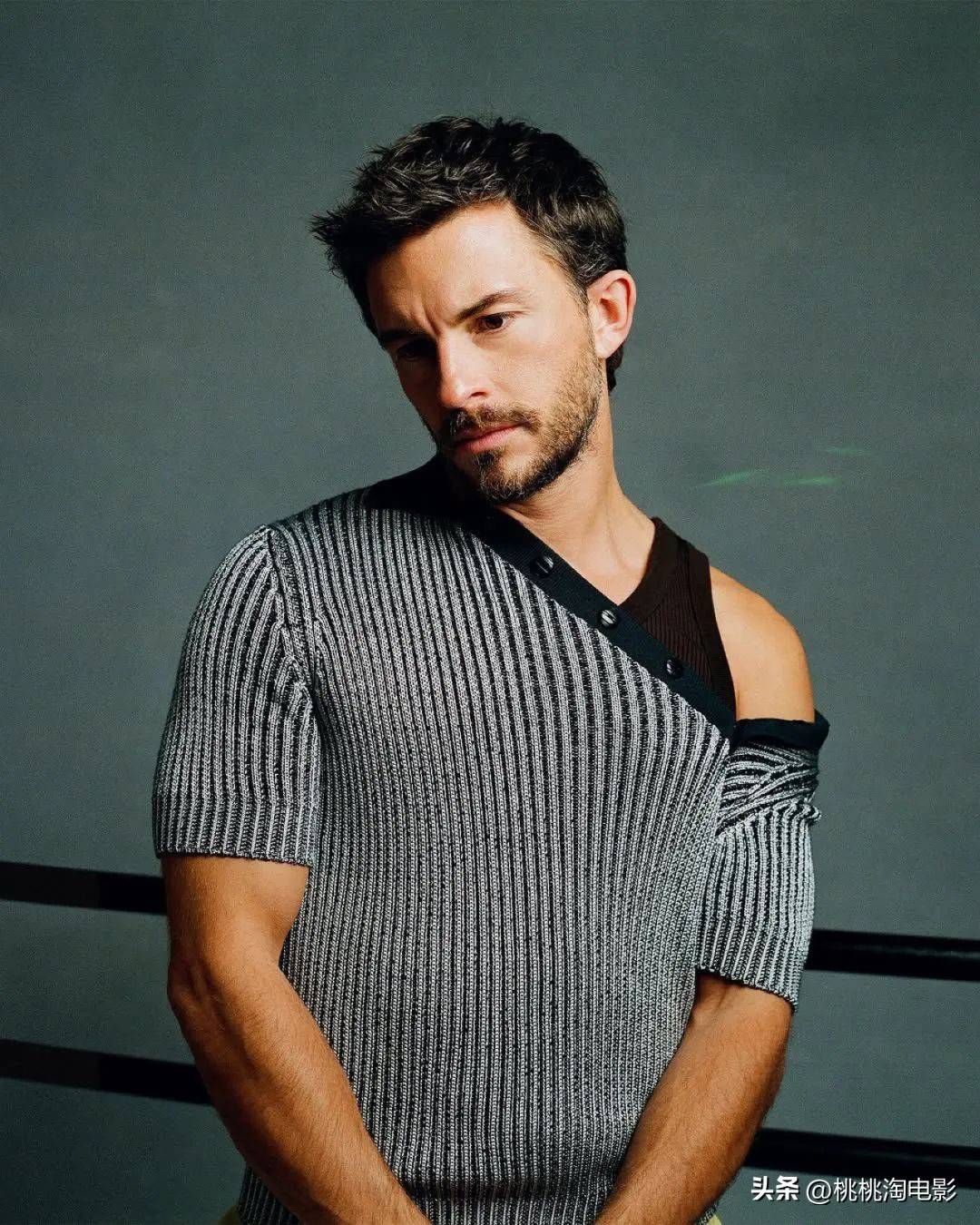 这一年乔纳森不仅上了《名利场》封面,还进了《人物》杂志的"性感男士