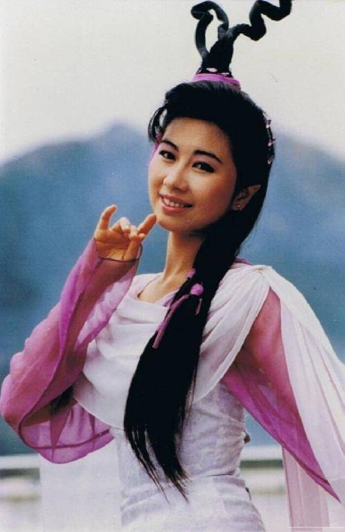 杨宝玲:一婚遇渣男名声尽毁,二嫁富豪被抛弃,三婚嫁初恋获幸福