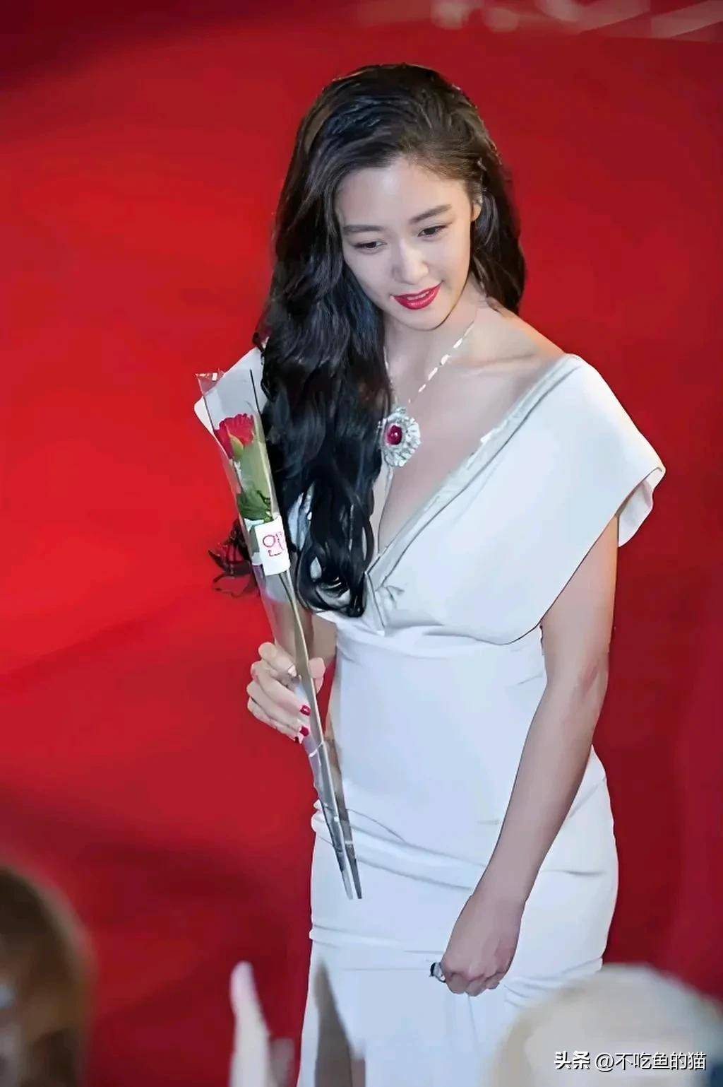 李成敏:冰肌玉骨,性感迷人
