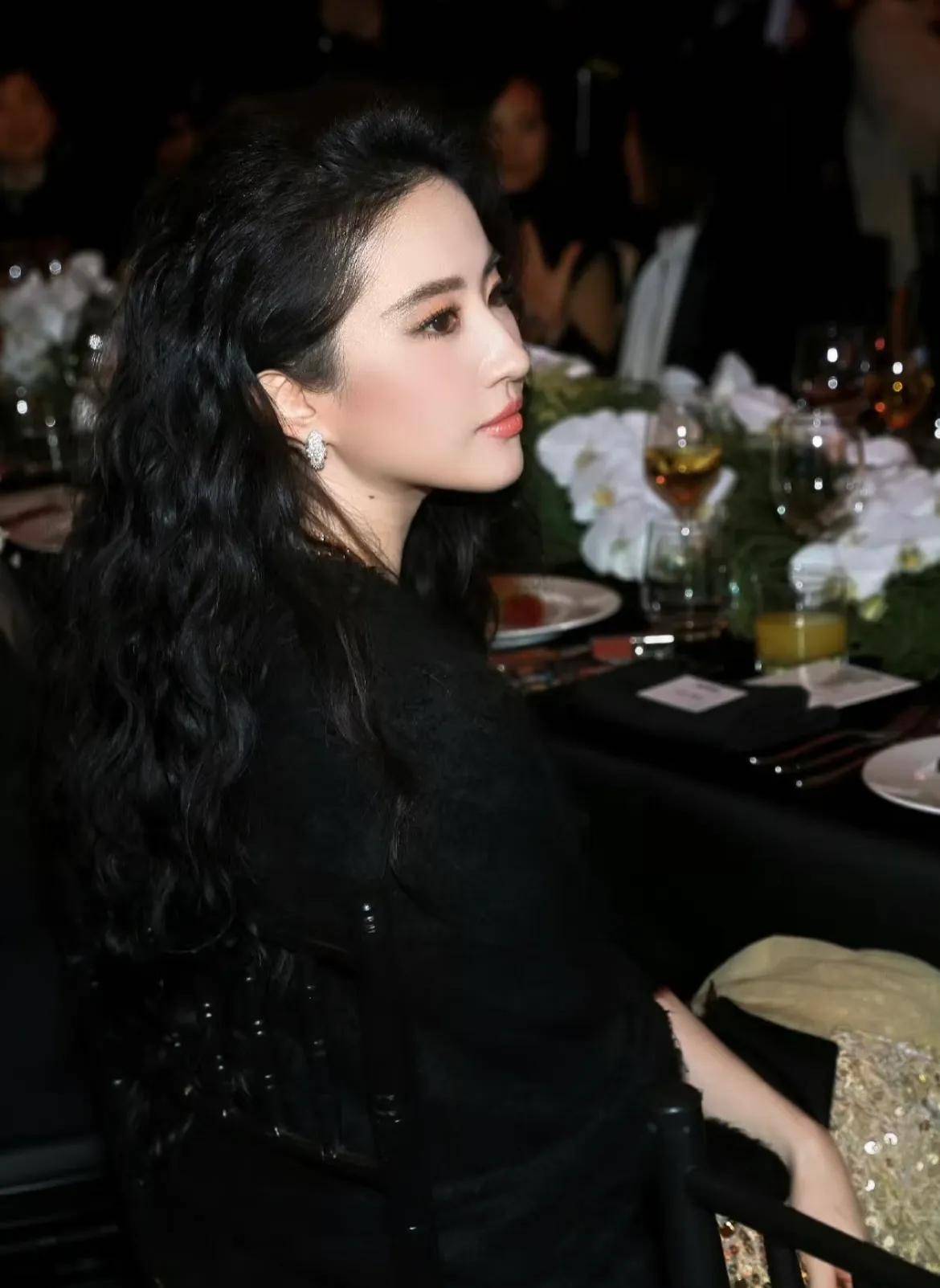 刘亦菲独美 杨幂吃瓜 刘诗诗杨紫笑眯眼 辛芷蕾找新欢