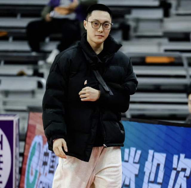 告别！男篮队长肩部受伤休养三个月，无缘2月对战日本，杜锋确认