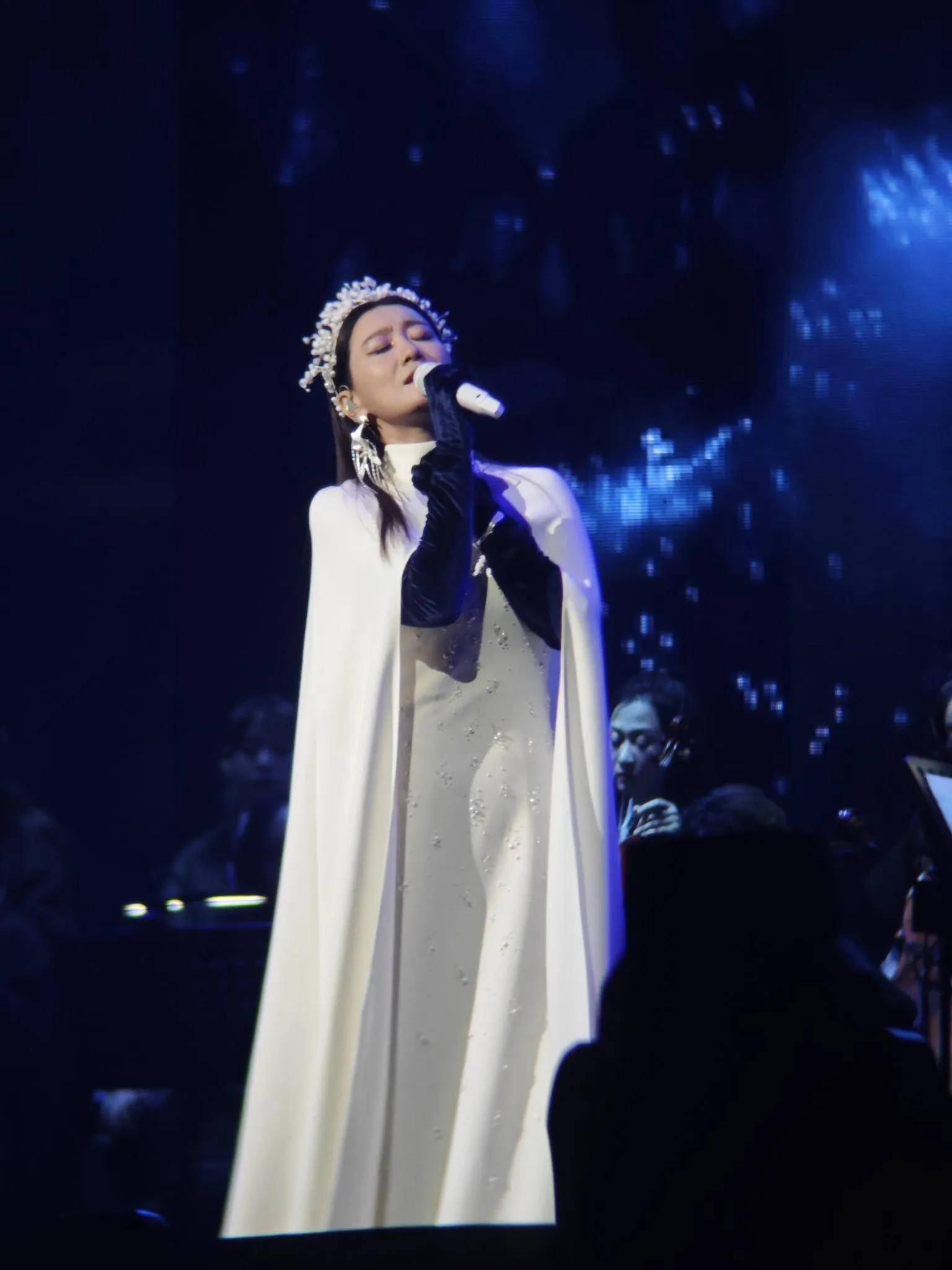 谭晶"歌如少年"成都演唱会获巨大成功 十个勤天组合助阵 燃爆成都