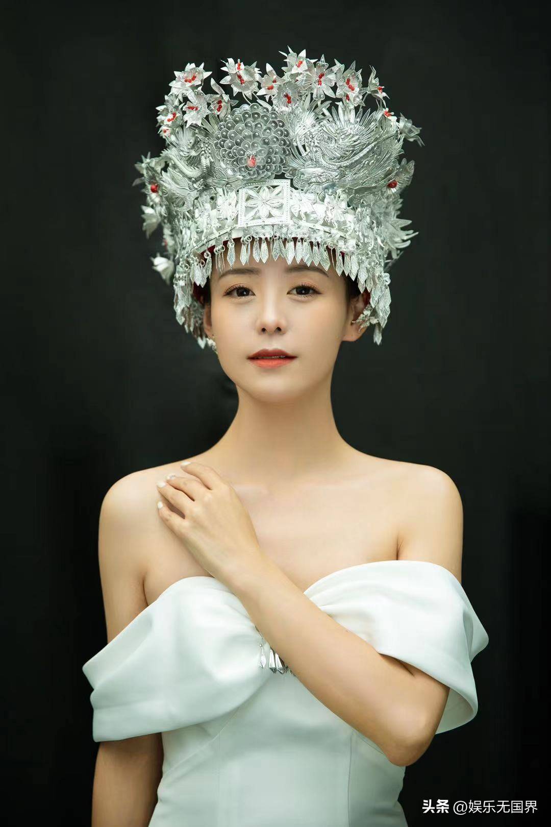 在《绿色约会》栏目中担任名嘴;2006年7月,贵州省电视台时尚生活五