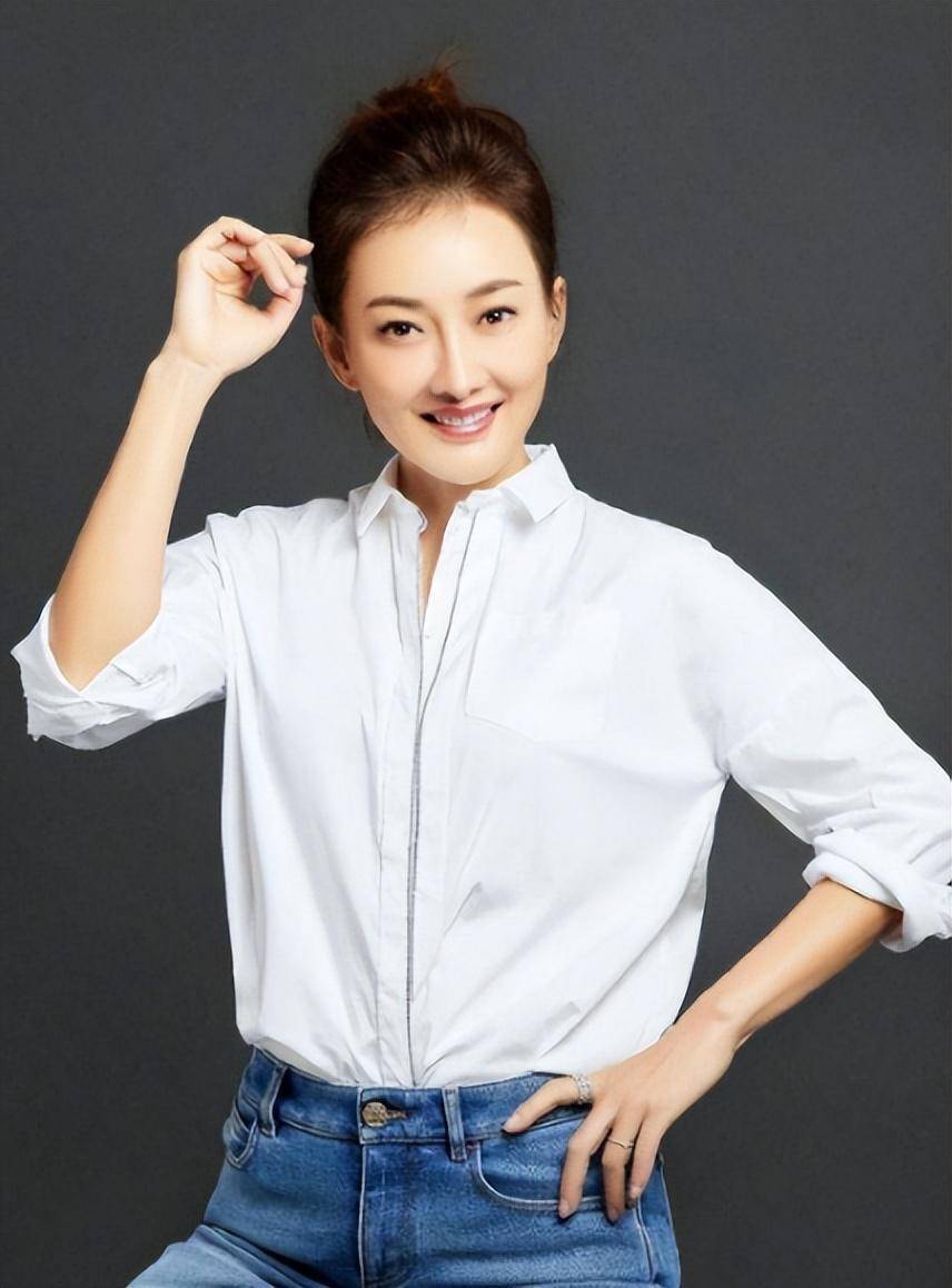 演员牛莉我这辈子最正确的决定就是为普通丈夫生了三个孩子