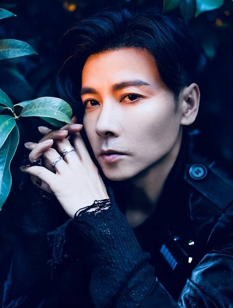 张晋魅力武星功夫与颜值并存荧幕上下散发独特气质