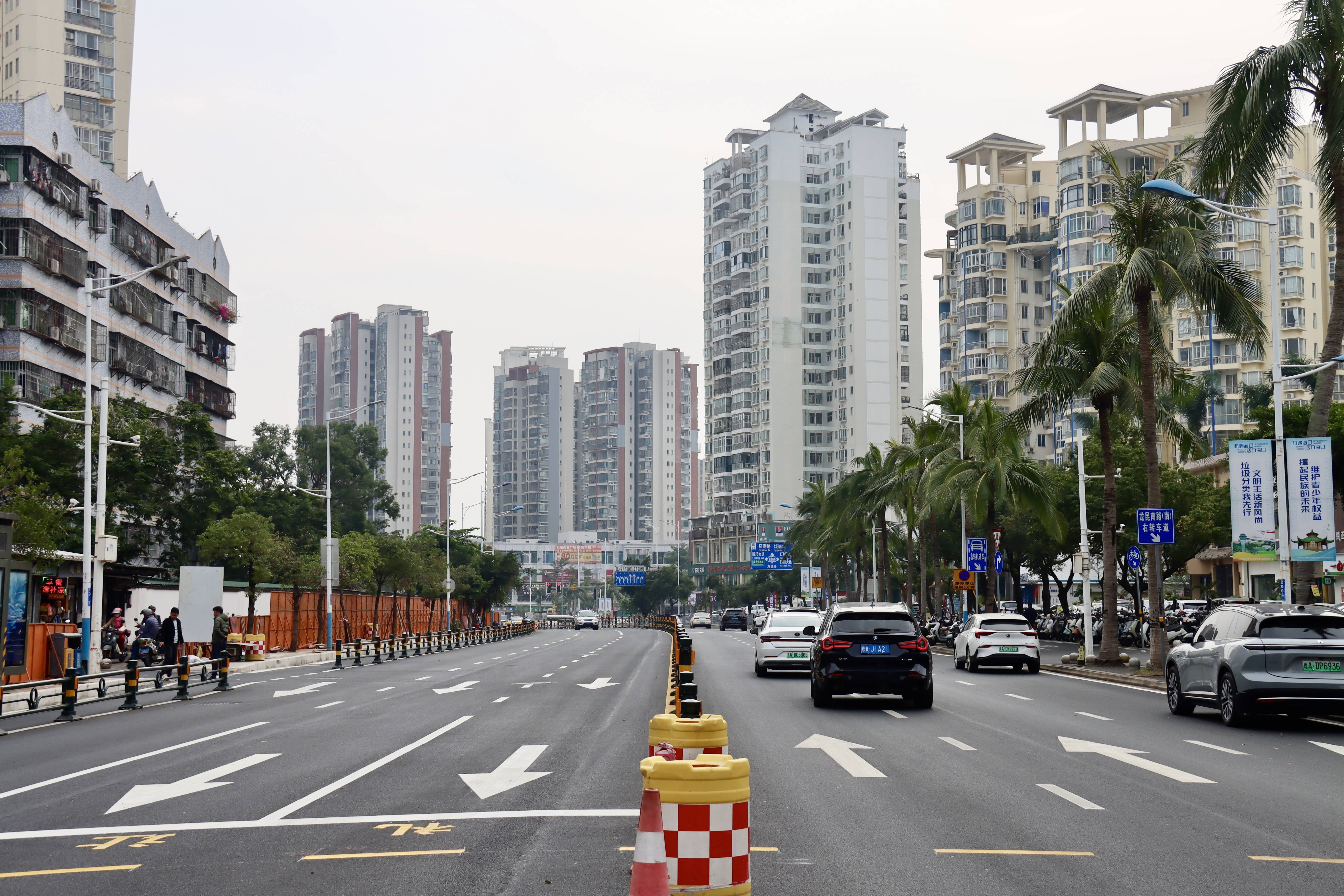赞!四车道变为六车道通行更顺畅了