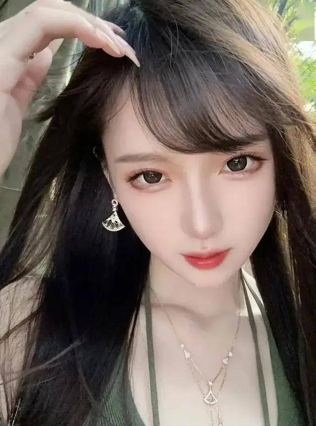 国产腿精为何这么火?这颜值和身材在配上大长腿美炸了