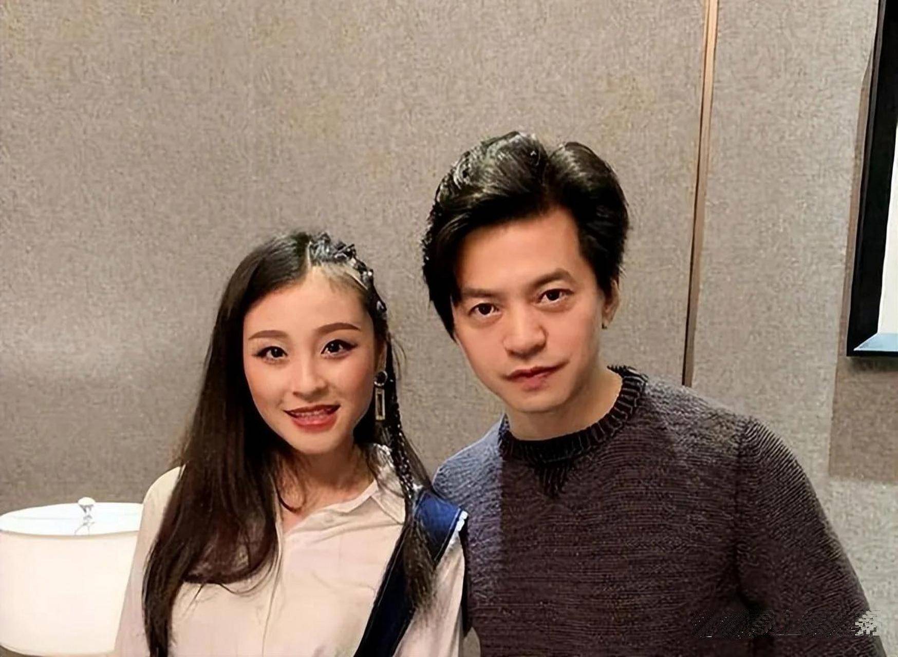 李健晒博士老婆合照