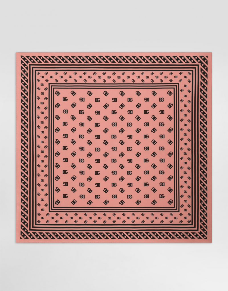 杜嘉班纳配饰魅力尽显:d&g传统与现代美学的华丽融合