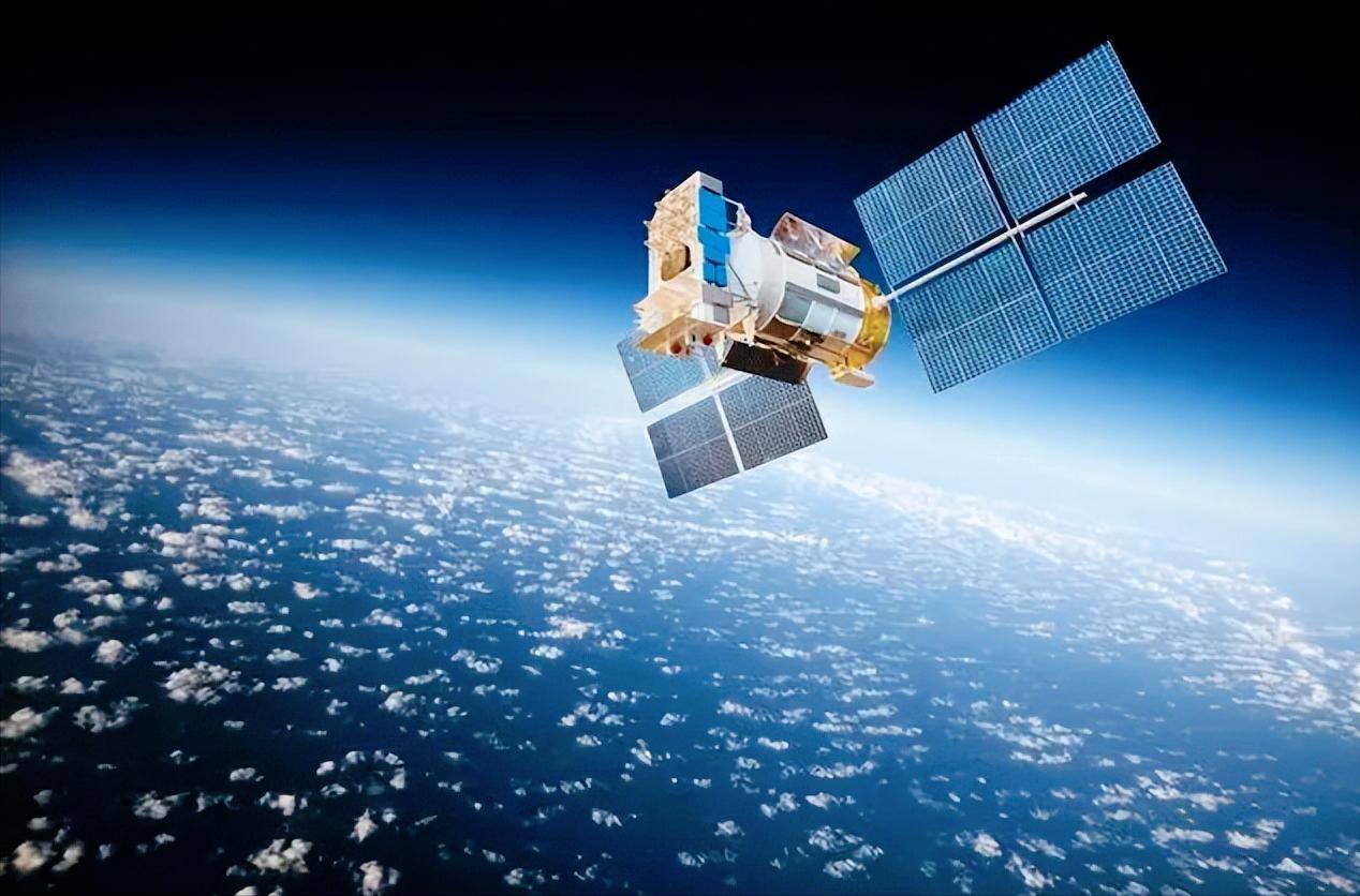人造卫星=人造卫星离地球有多少公里