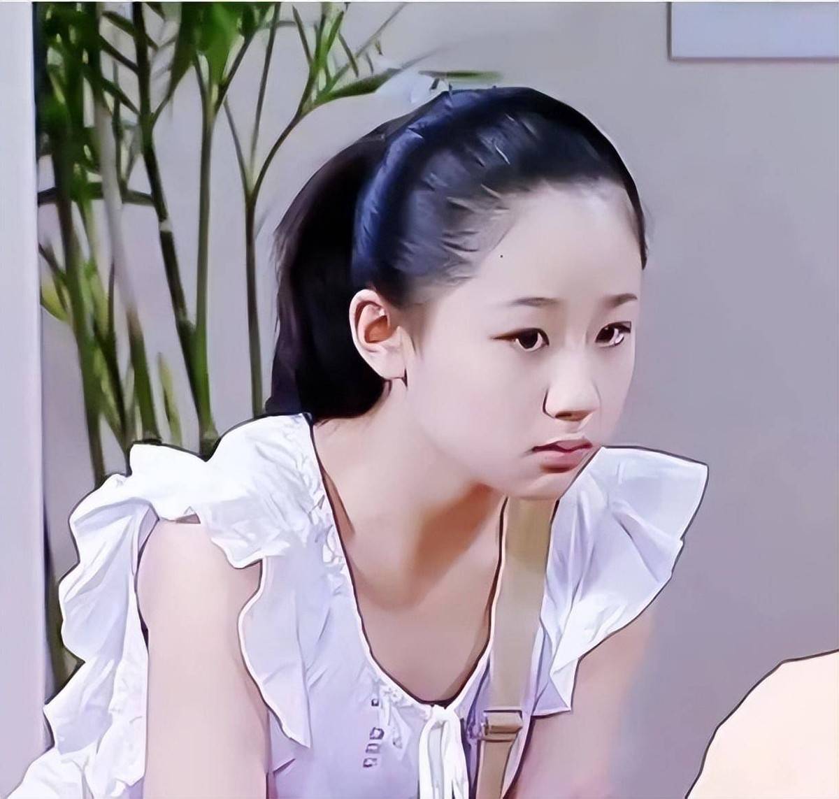 网友偶遇小雨带着姥姥菜市场买菜,头发潦草身形走样_杨紫_儿女_小时候