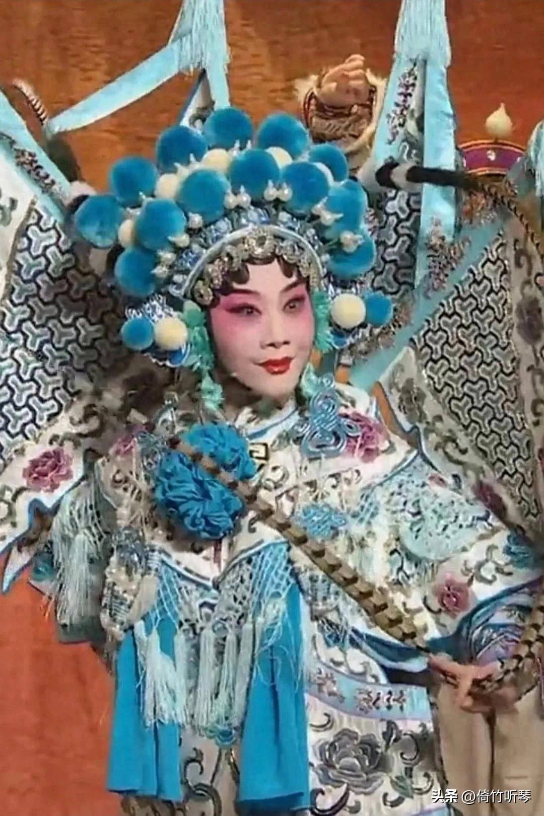 年近花甲之年的著名梅派青衣演员董圆圆近两天引起了京剧戏迷的热议