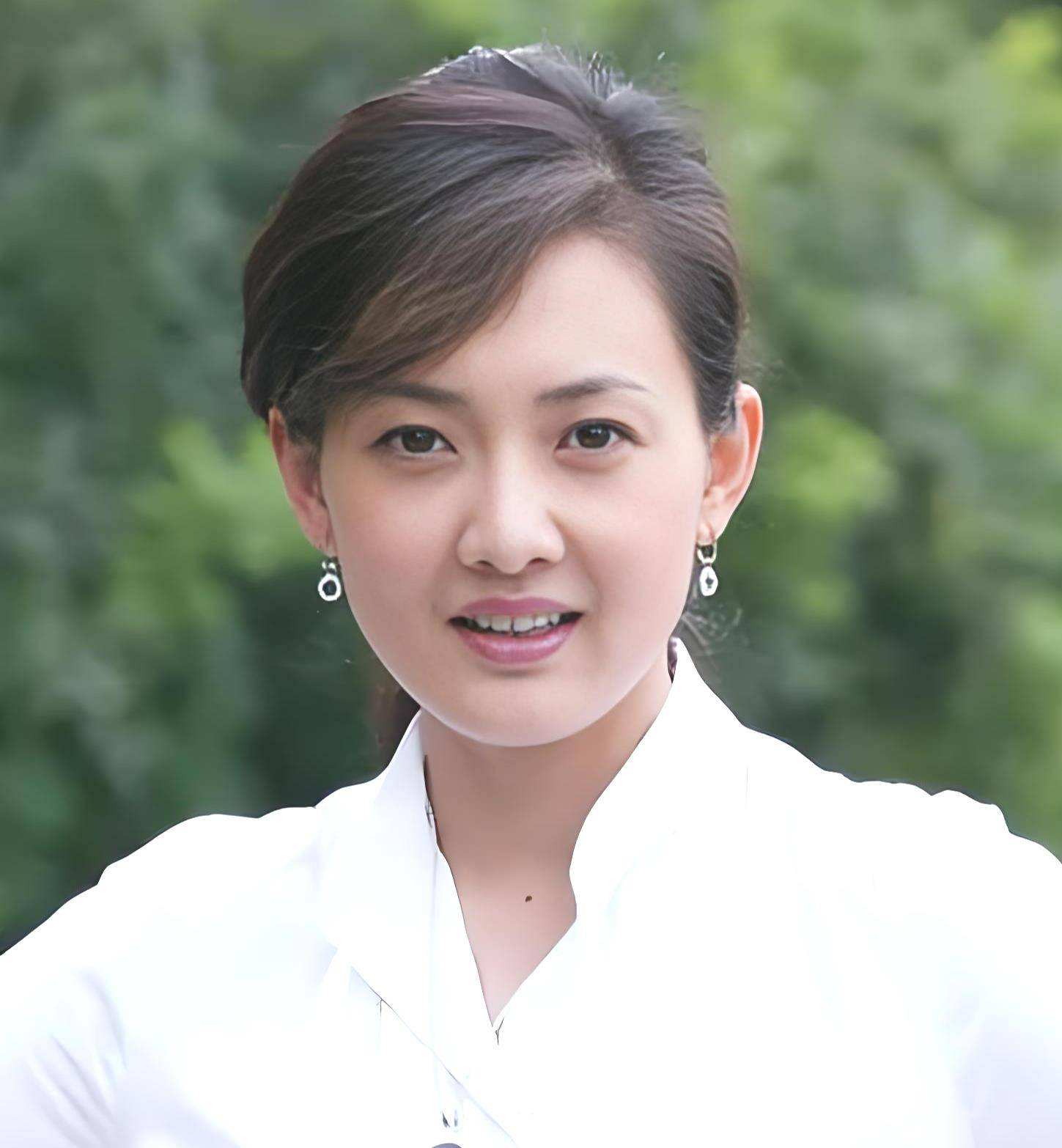 52岁牛莉官宣离婚,被丈夫宠成宝,仍结束28年婚姻,网友一致祝福