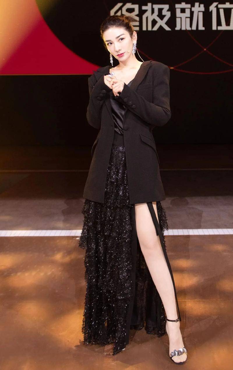 黄奕和11岁女儿同框:体态丰腴颜值不低!网友感慨长得像爸爸