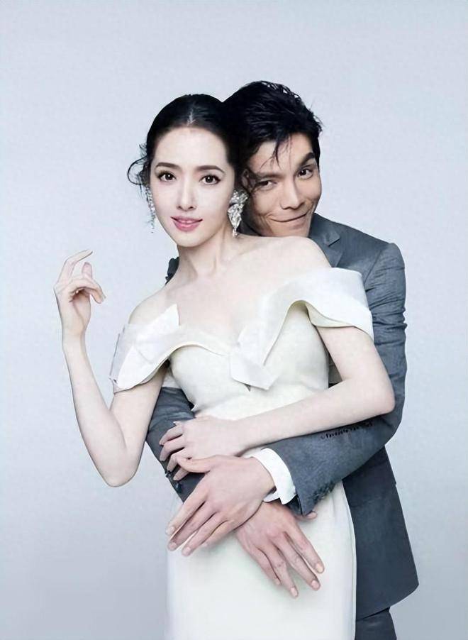 向佐晒老妈老婆庆生照!郭碧婷懂事让c位,女儿婆婆三大美女同框