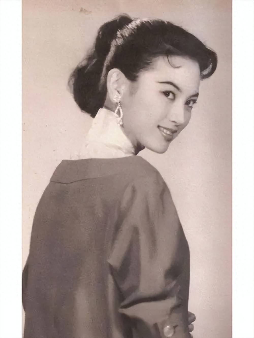 "长城二公主"石慧:33岁被囚禁入狱,是"最美郭芙"的母亲