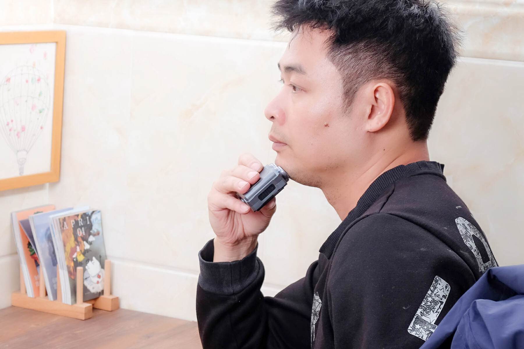 DOCO电动剃须刀体验：未来感透明机身，剃须也能成为潮酷仪式感