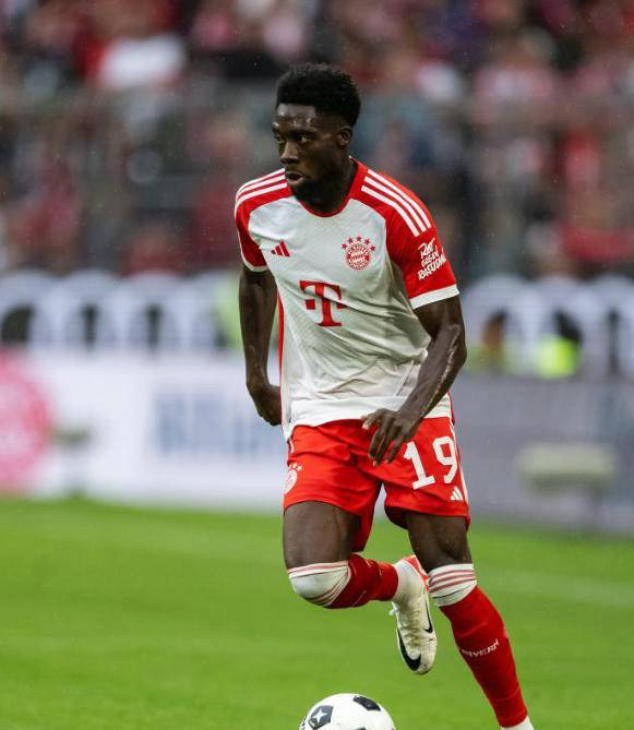 揭秘24岁巨星阿方索续约拜仁背后的真相