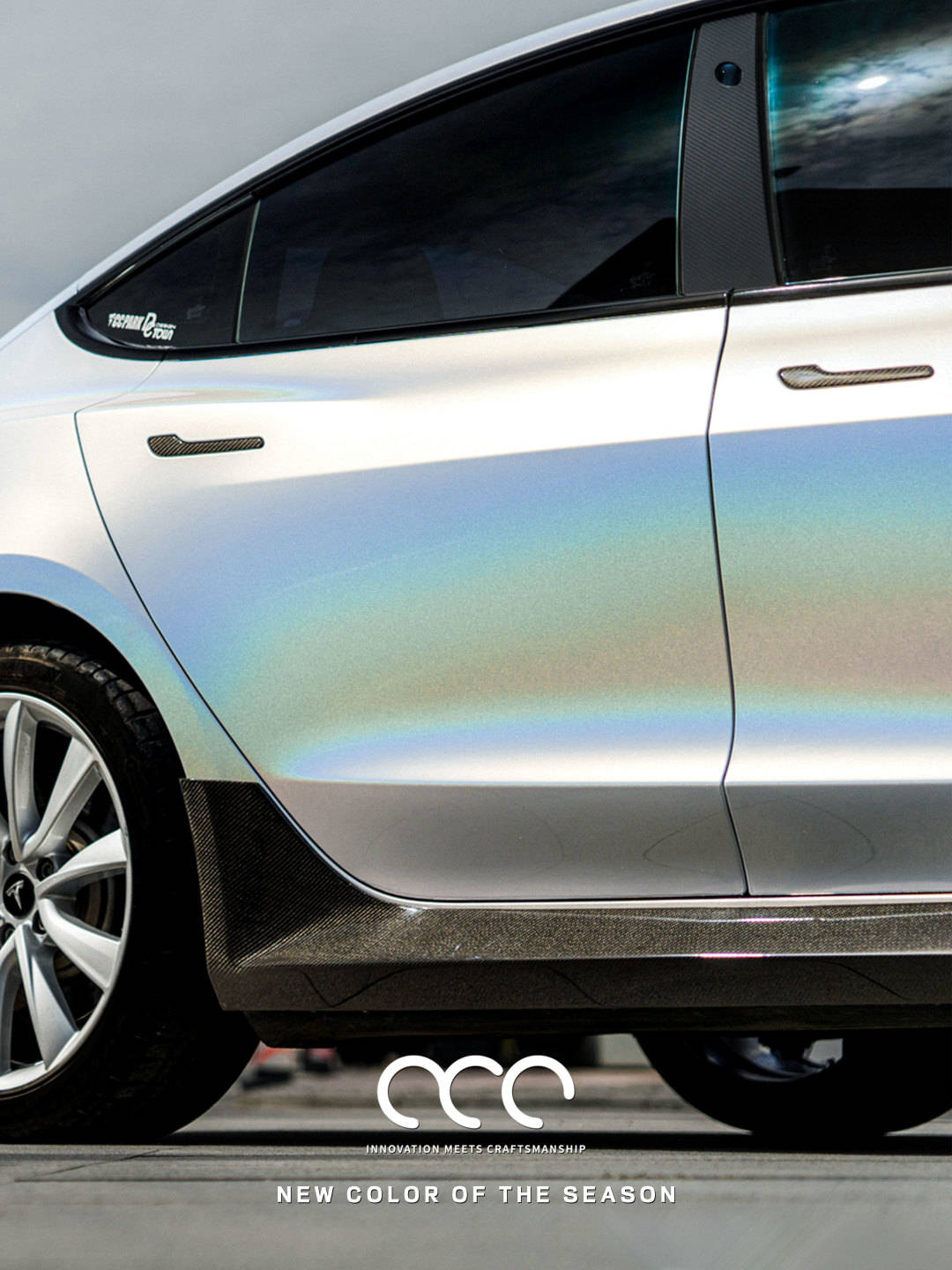 特斯拉model 3漫彩镭射水晶白改色膜,既纯洁又充满了活力