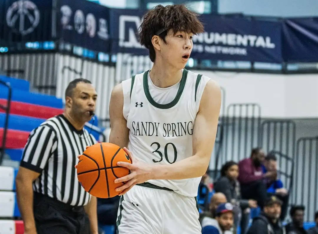 轰21+12！中国男篮又一17岁2米08前锋崛起：留美闪耀已获NCAA邀约