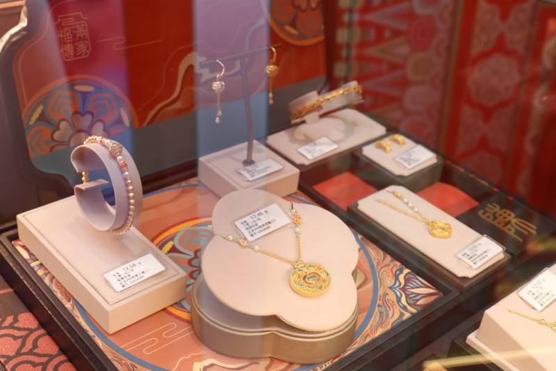 「敦丽金煌」系列新春上市,六福珠宝再打“国潮“牌