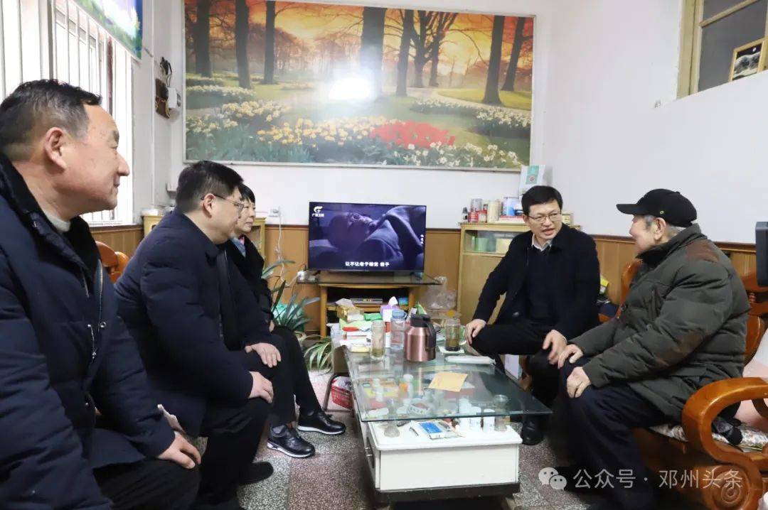 邓州市领导走访慰问部分离退休干部