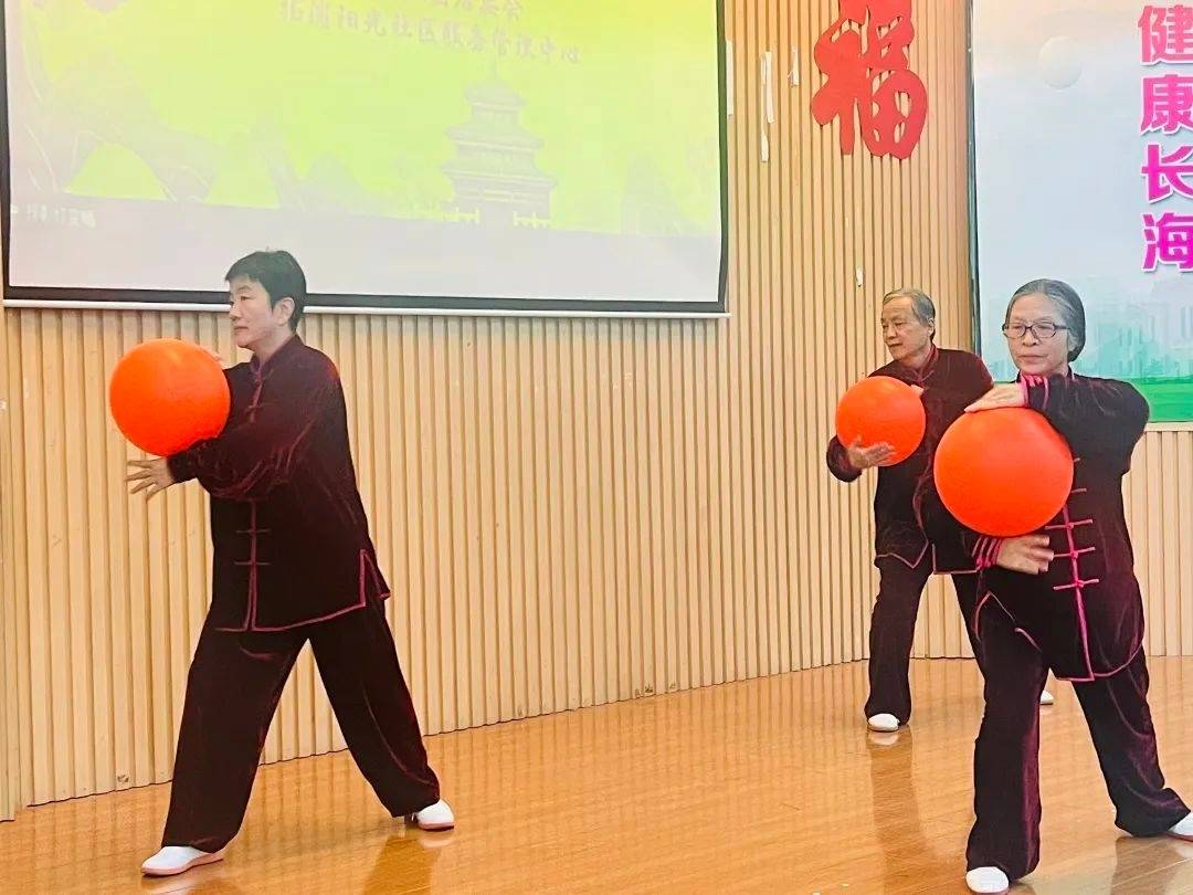 杨浦社区：新春联欢会搭建邻里情感桥梁，“麦香闹新春”：杨浦社区的欢乐迎新年聚会
