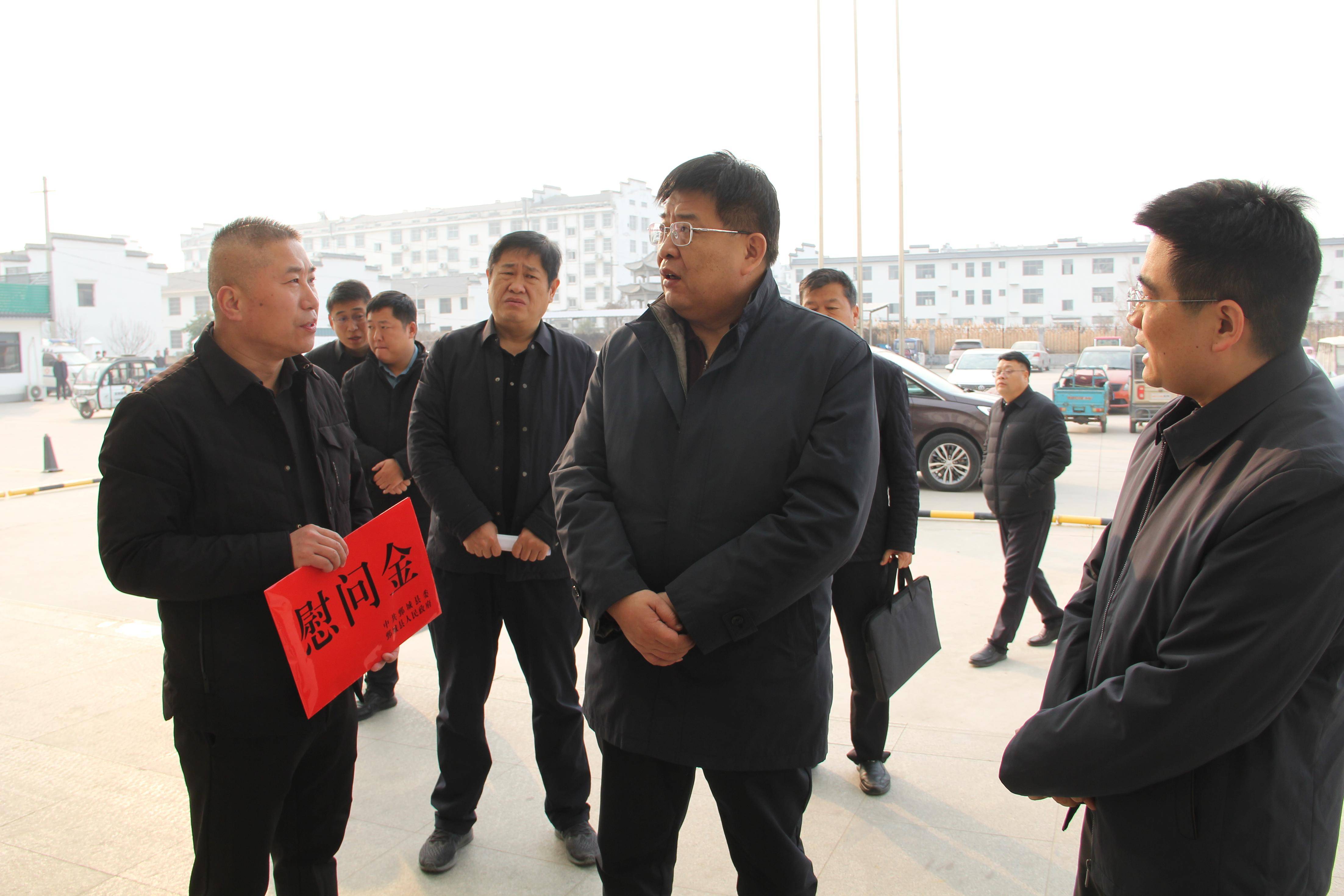 1月22日,鄄城县委书记孙伟,县委常委,办公室主任张伯新,县民政局局长