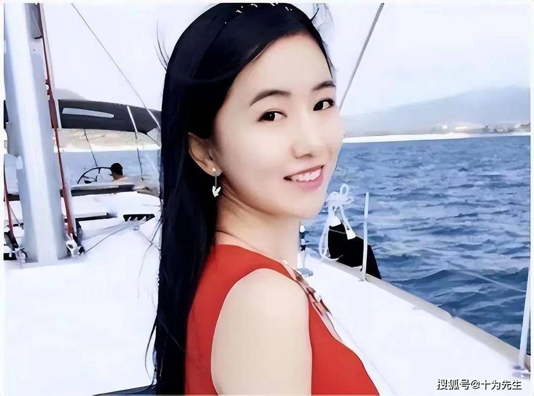 翟欣欣：靠婚姻敛财的她终于要被审判了