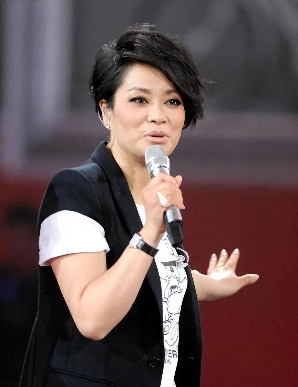 毛阿敏的起落人生,富豪丈夫过世拒绝260亿遗产,独自抚养2娃