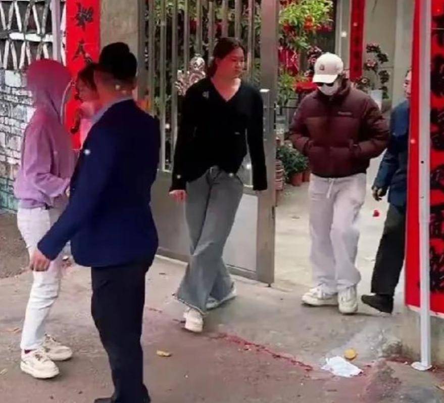 全红婵：青春期挑战下的跳水天才前路几何？，全红婵：从东京奥运到青春期的挑战之旅