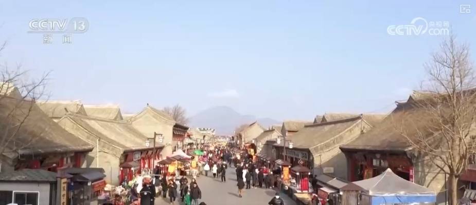 春节假期：城市商圈与乡村市集的热闹非凡，春节期间：城市商圈与乡镇市集的繁荣景象