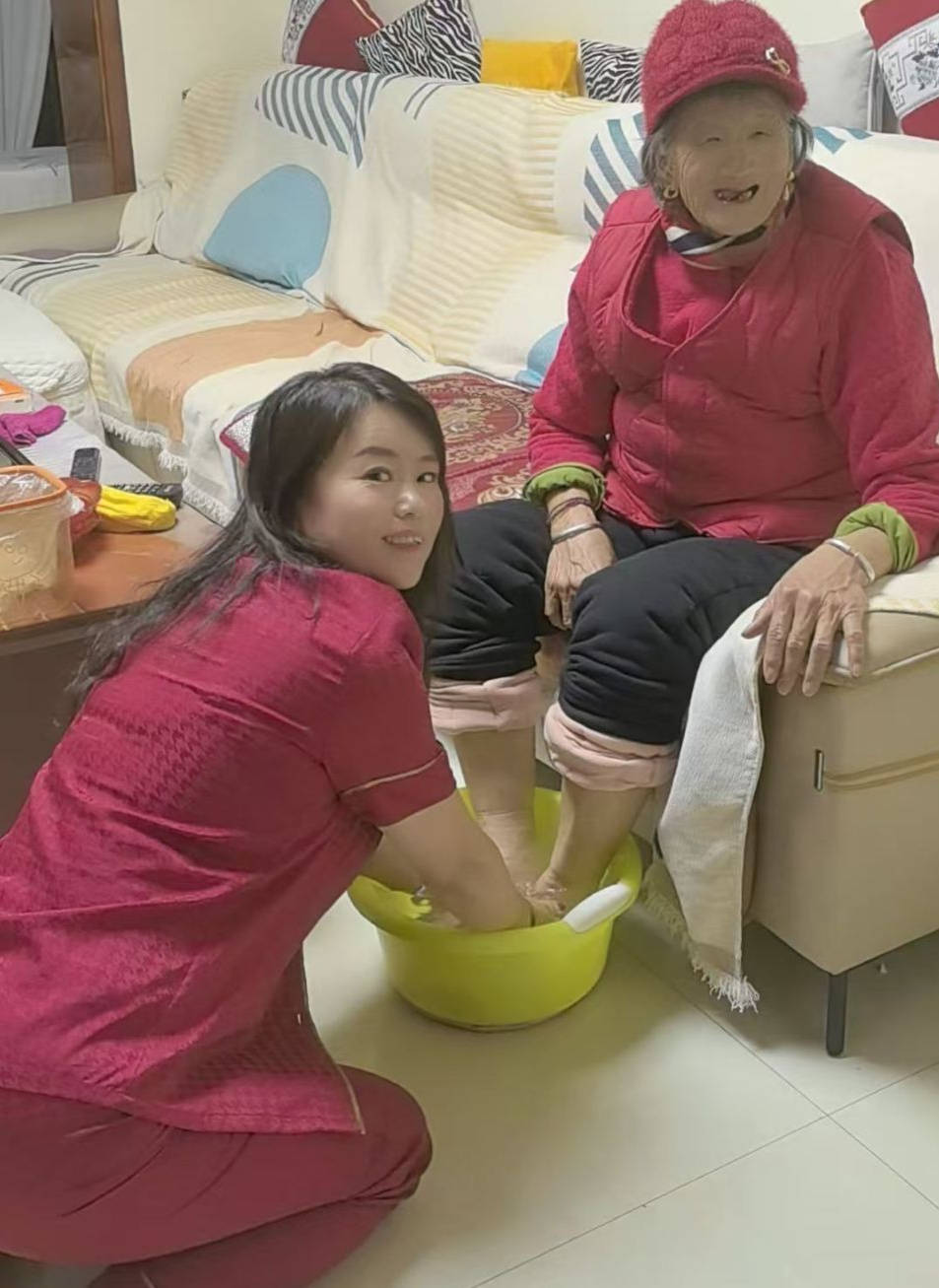 洗脚传孝心,感恩铸文化