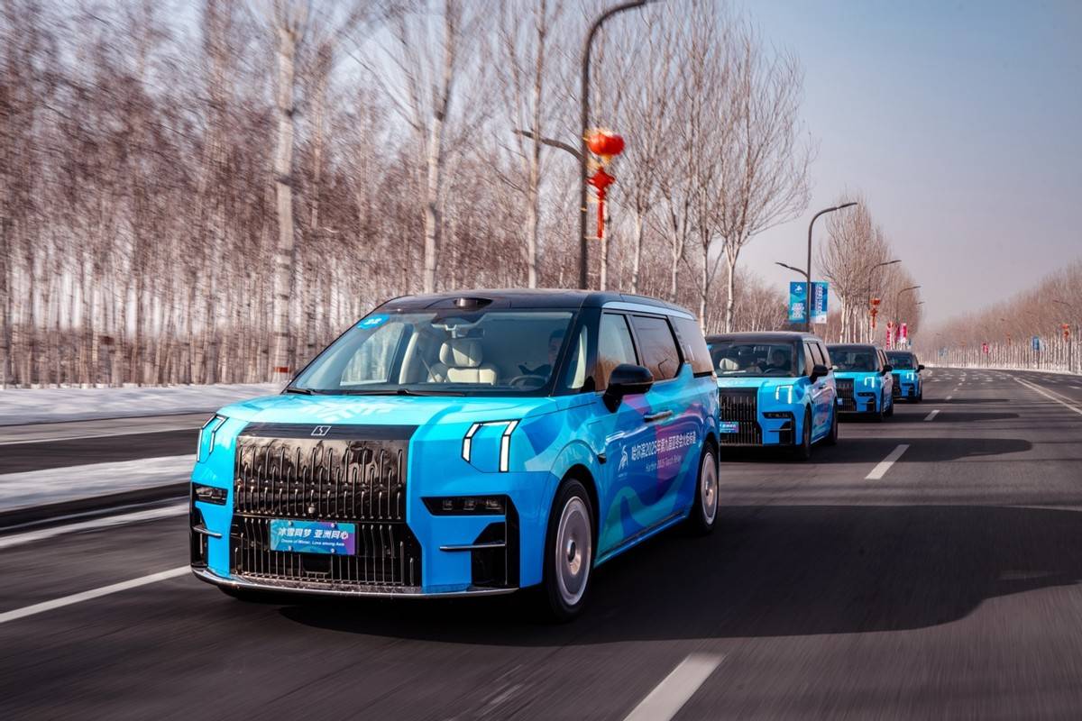 极氪009光辉护航亚冬火炬传递_搜狐汽车_搜狐网