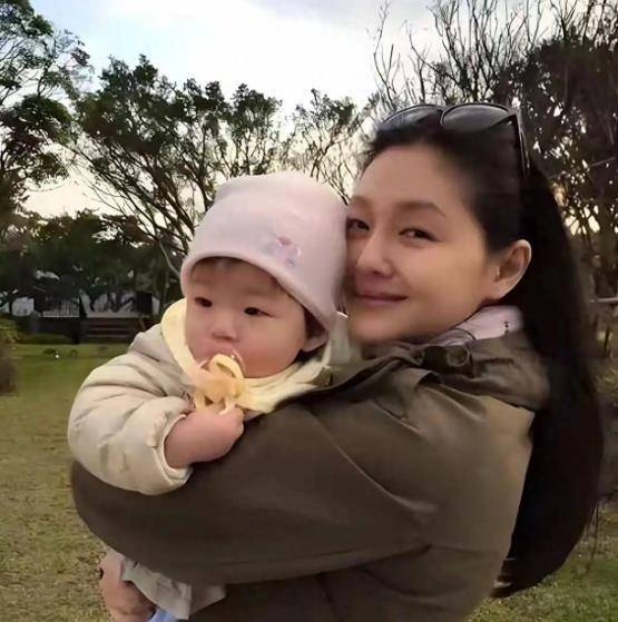 大s写给女儿的书:妈妈千辛万苦带你到这个世界,好舍不得你