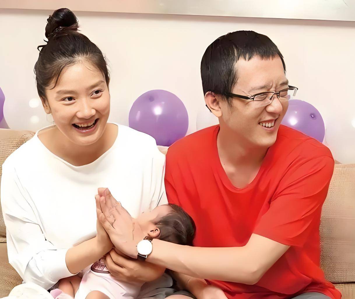 凤凰传奇上春晚引热议!主唱玲花是幸福的漂亮妈妈