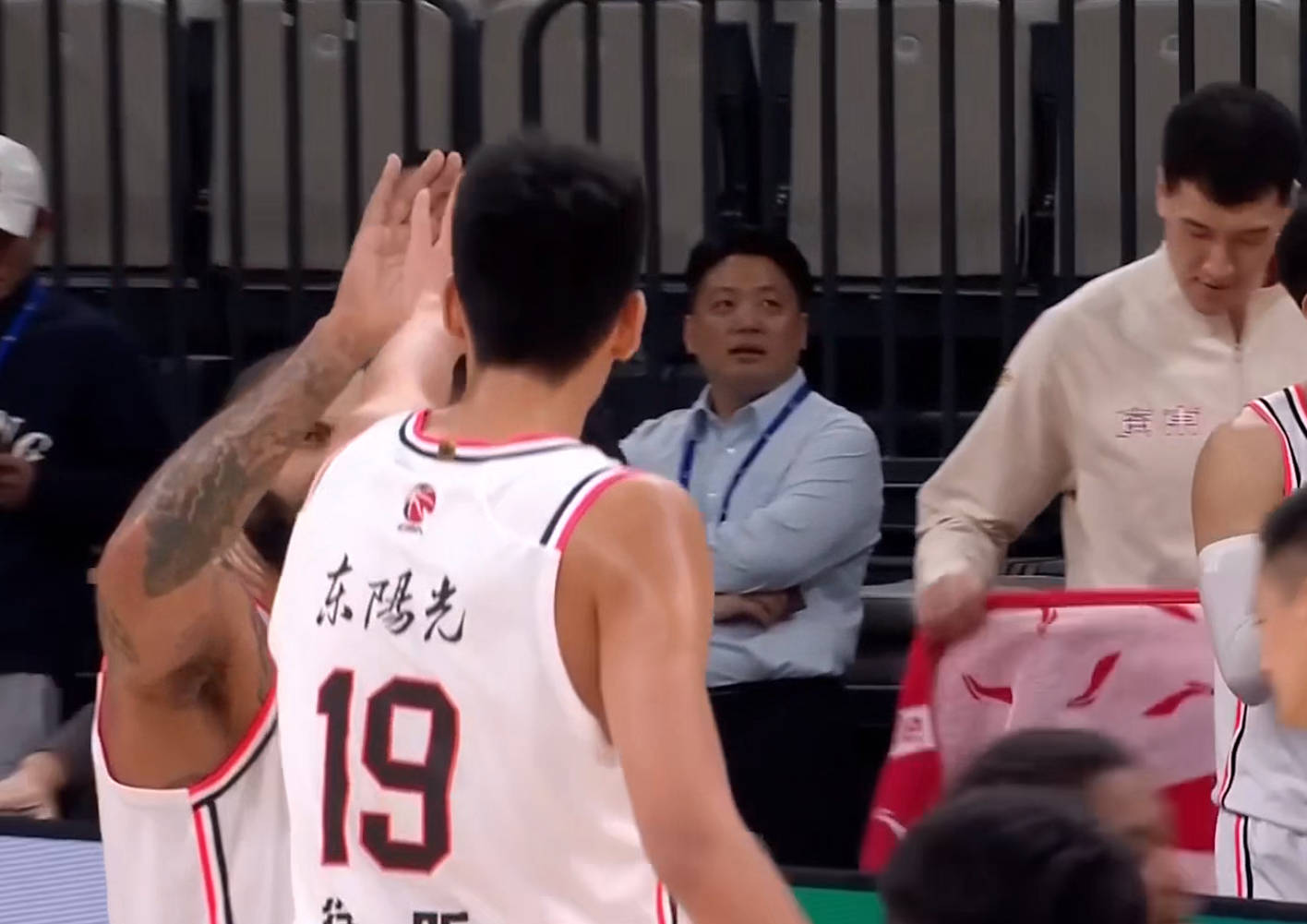 CBA广东队：特雷 - 伯克加盟，本土球员将迎更多机会？，CBA广东队外援调整：特雷 - 伯克加盟后的阵容变革