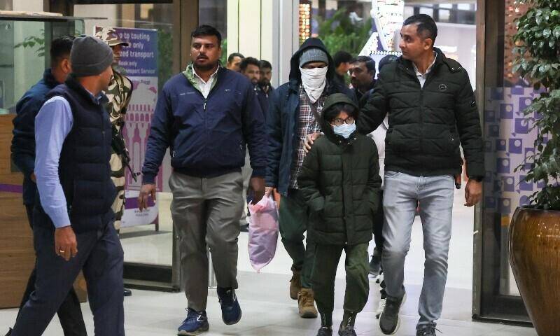 图片[7]-被美国驱逐出境！印度非法移民：我们像罪犯，吃饭上厕所也戴手铐 -华闻时空