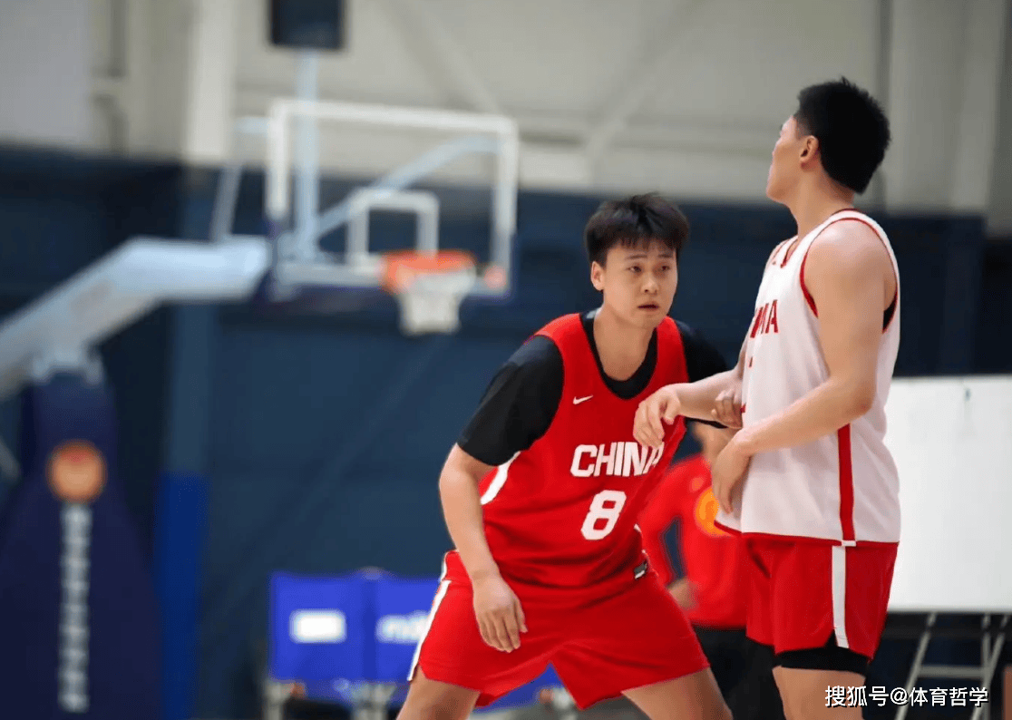 周鹏：赵睿出任中国男篮队长，周琦副队长