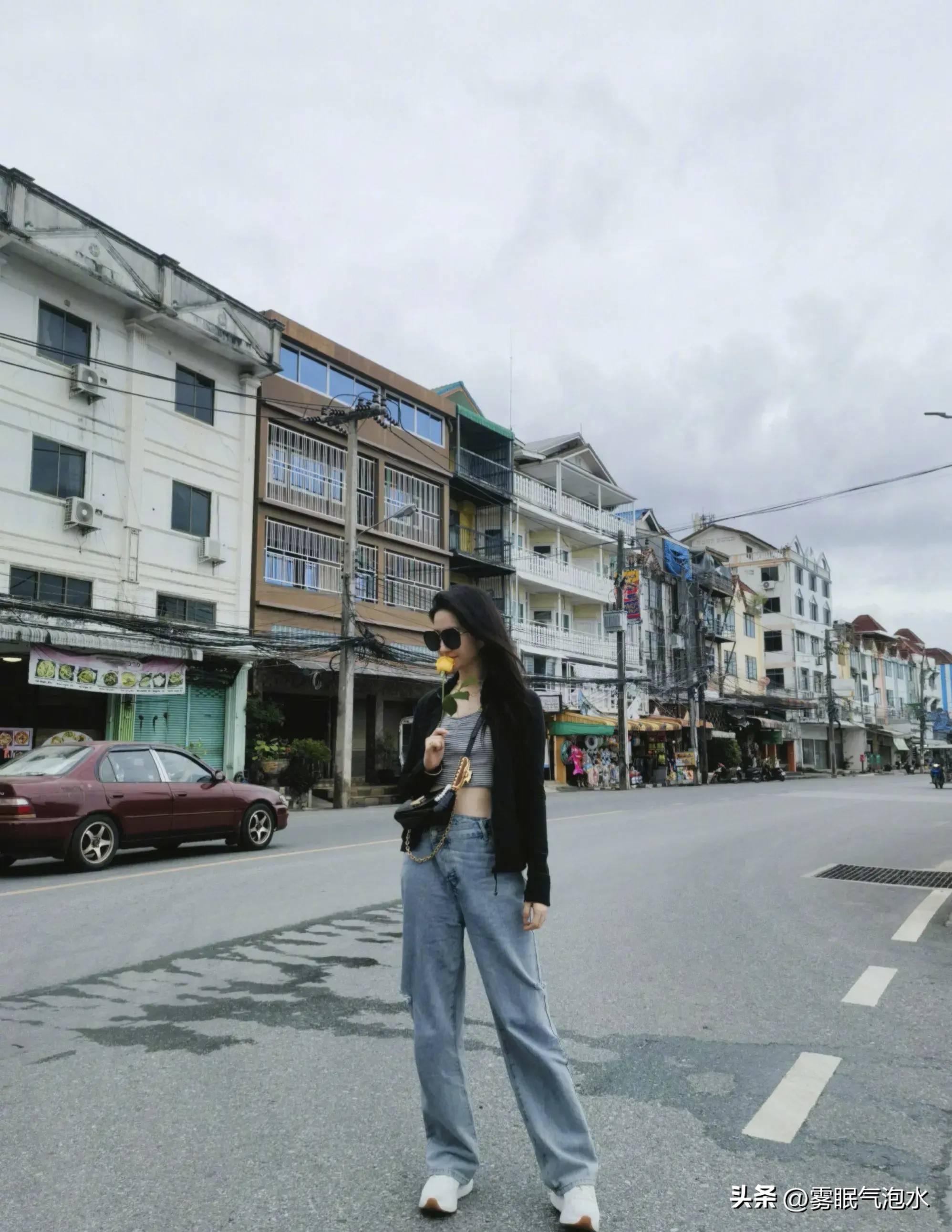 刘亦菲泰国海边美照,怼脸自拍美到窒息,第六张真的绝美!