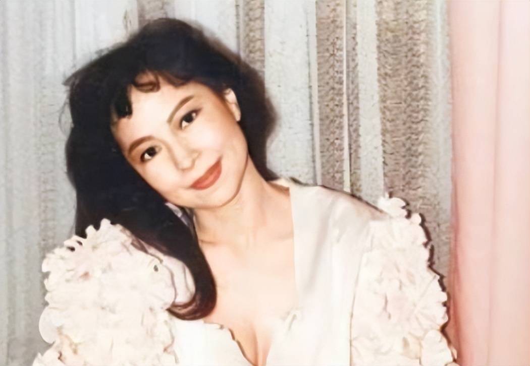 她是亚洲第一艳星,曾全裸出镜,当过间谍,后成中国卫星导航之母