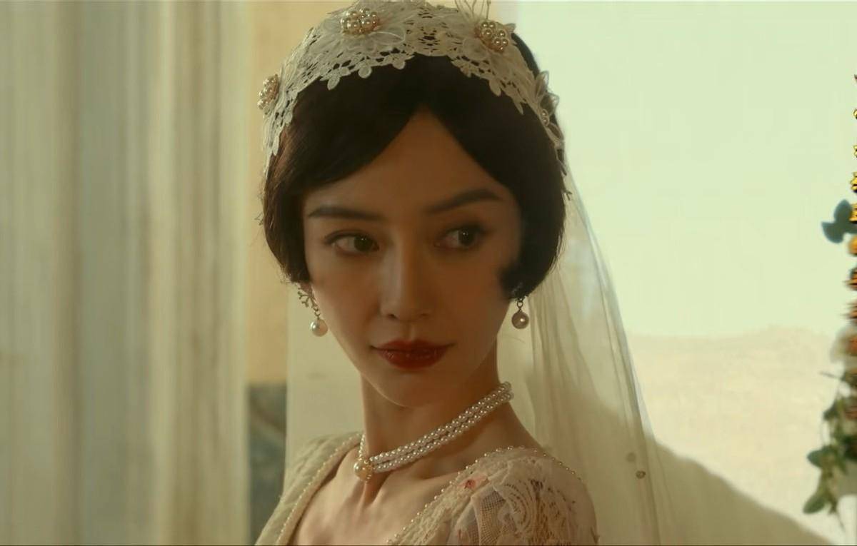 热度大爆,杨颖婚纱造型惊艳,《漫影寻踪》越看越上瘾