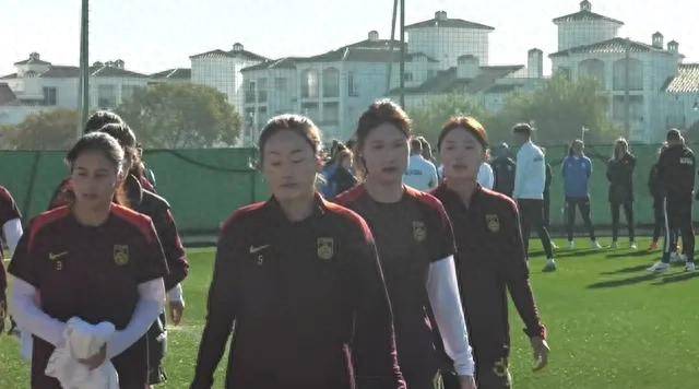 中国女足逆境逼平加拿大，终结连败创辉煌
